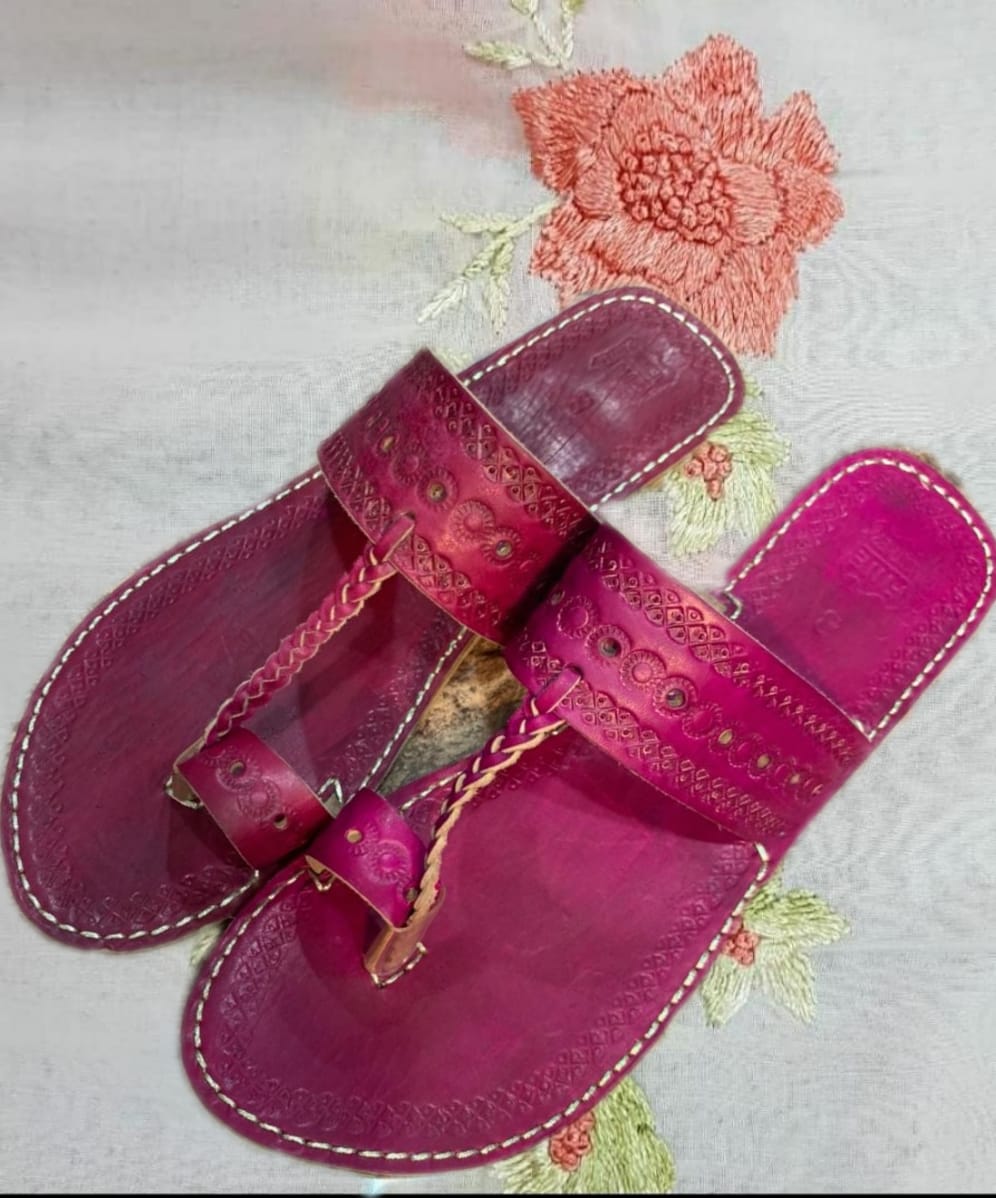 Ladies discount chappal photos